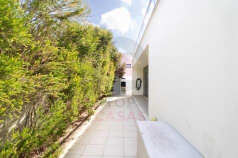 villa near Sao Martinho do Porto