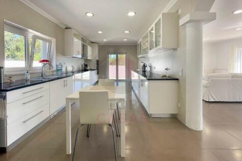 Villa in Serra do Bouro