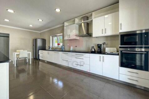 Villa in Serra do Bouro