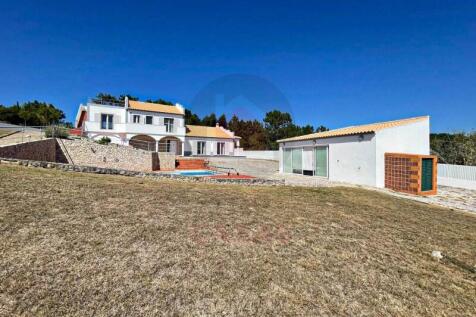 Villa in Serra do Bouro