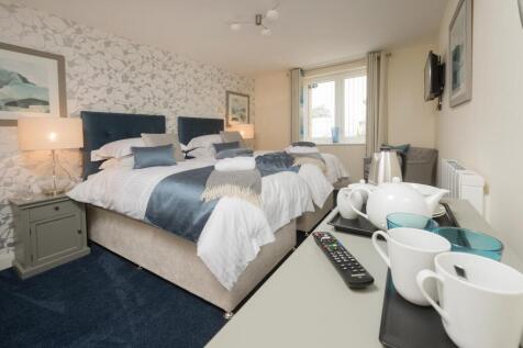 Brooke Dene Court, Cleckheaton - Guest Suite  