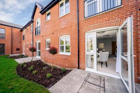The Cedars, Malpas - Private Patio