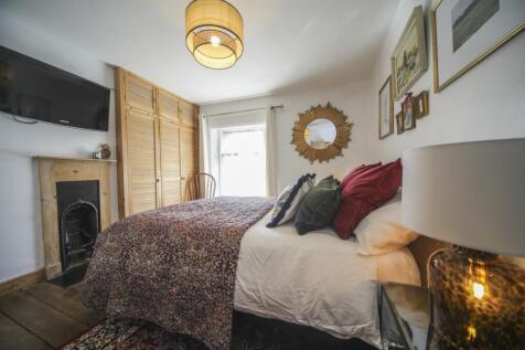 Bedroom 1 (2)