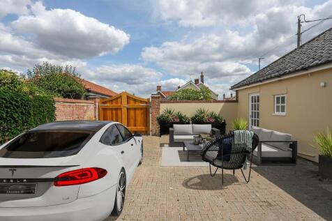 Cherry_Tree_Stables_Rear_2_14-07-25_09_44
