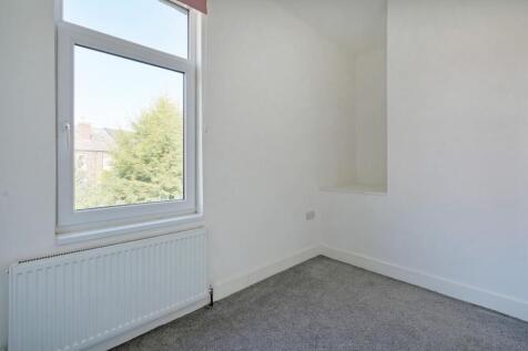 Rear bedroom