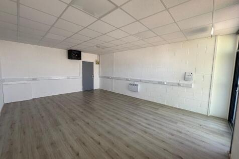 D1 studio to let