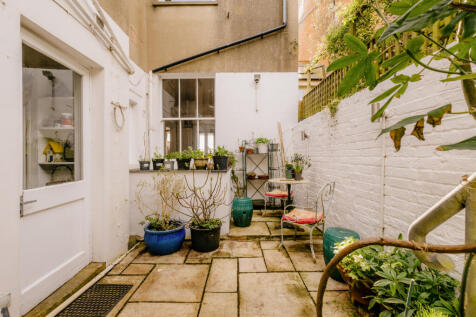Croft-Hastings-ExmouthPlace-Garden