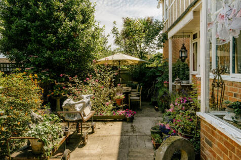Croft-Bexhill-Squirrels-Exterior-10