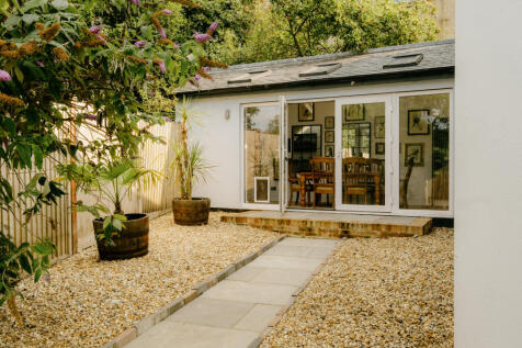 Croft-Hastings-HughendenRoad-Exterior-3