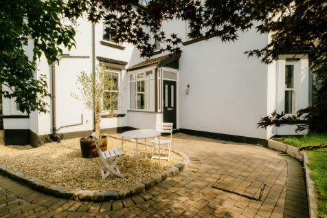 Croft-Hastings-HughendenRoad-Exterior-9