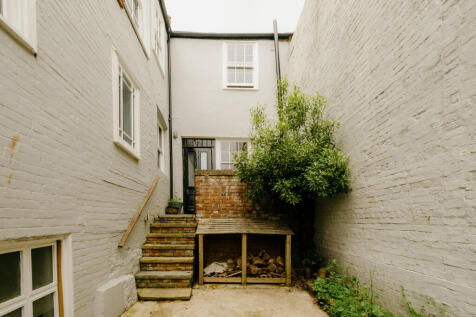 Croft-Hastings-WestHillCottage-Exterior-2