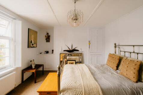 Croft-Hastings-WestHillCottage-Interior-17