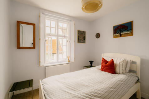 Croft-Hastings-WestHillCottage-Interior-21
