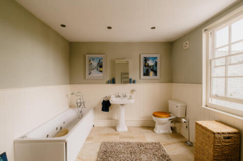 Croft-Hastings-WestHillCottage-Interior-37