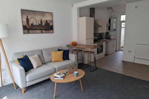 TWO WEEKS RENT FREE - 1 Bedroom Ground Floor Flat