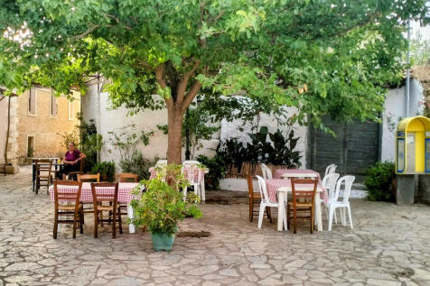 Village Kafeneion
