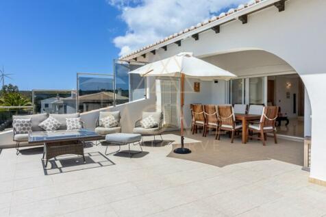 TERRACE LIVING ROOM