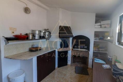2nd kitchen with wood oven