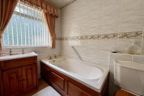 BATHROOM (1).jpg