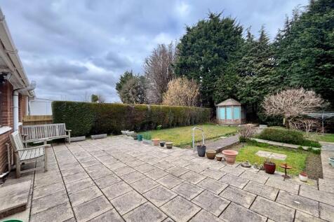 REAR GARDEN (2).jpg