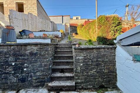 REAR GARDEN (1).jpg