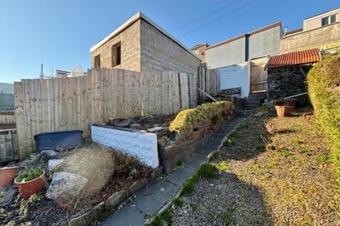 REAR GARDEN (2).jpg