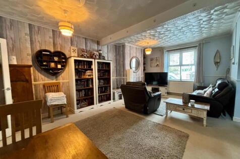 LIVING ROOM (1).jpg