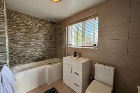 BATHROOM (1).jpg