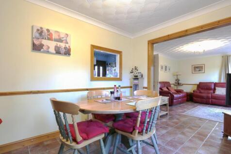 DINING ROOM (3).jpg