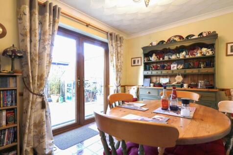 DINING ROOM (1).jpg