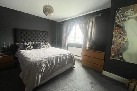 master bedroom 1.jpg