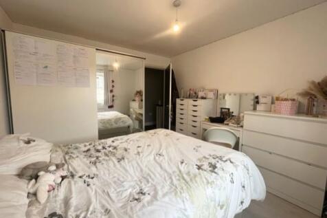 second bedroom 1.jpg