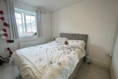 second bedroom.jpg