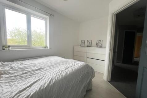 third bedroom 1.jpg
