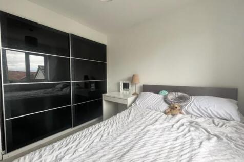 third bedroom 2.jpg