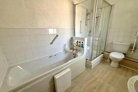 BATHROOM (2).jpg