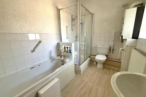 BATHROOM (3).jpg