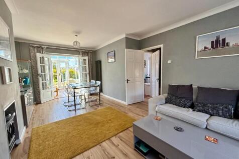 LIVING ROOM 3.jpg