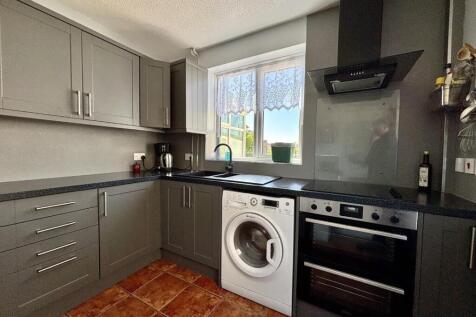 KITCHEN 2.jpg