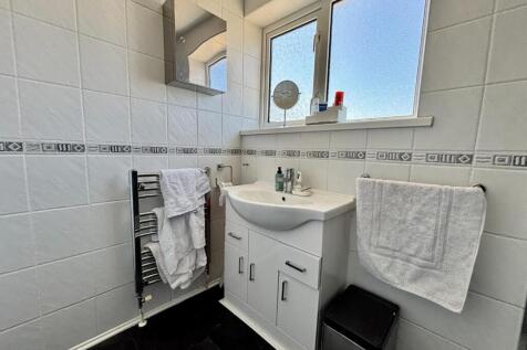 SHOWER ROOM 2.jpg