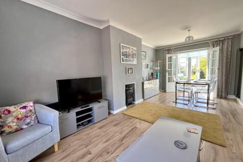 LIVING ROOM 2.jpg