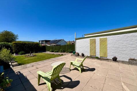REAR GARDEN 1.jpg