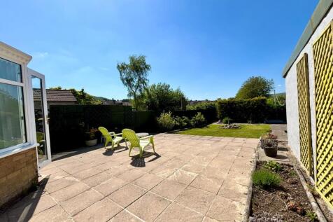 REAR GARDEN 2.jpg