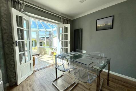 DINING ROOM 2.jpg