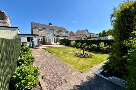 REAR GARDEN 3.jpg