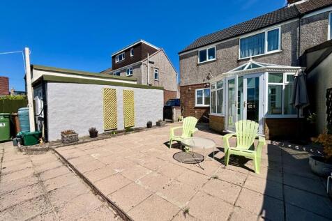 REAR GARDEN 7.jpg