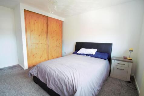 second bedroom.jpg
