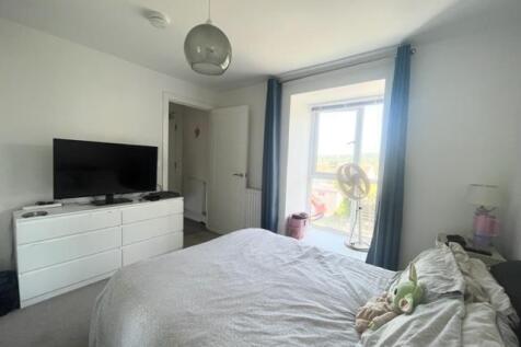 Bedroom 1.jpg