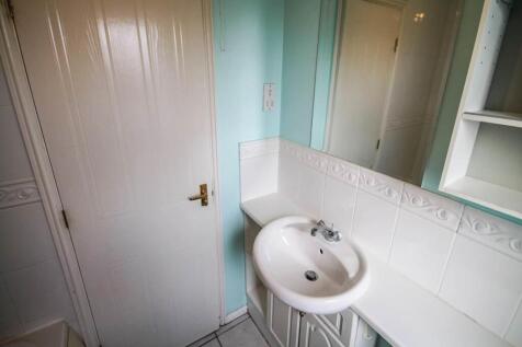 Bathroom 2.JPG