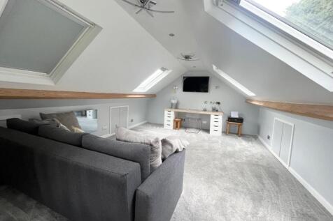 Attic Room 2.jpg